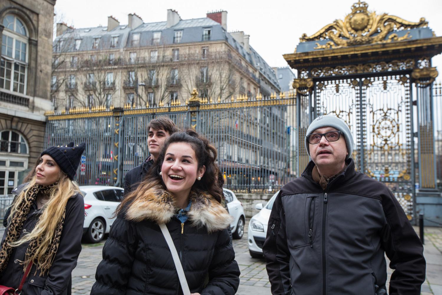 <a href='http://34229zcom.kadinuobeier.com'>全球十大赌钱排行app</a>学院法语教授Pascal Rollet带领学生们到巴黎游学.